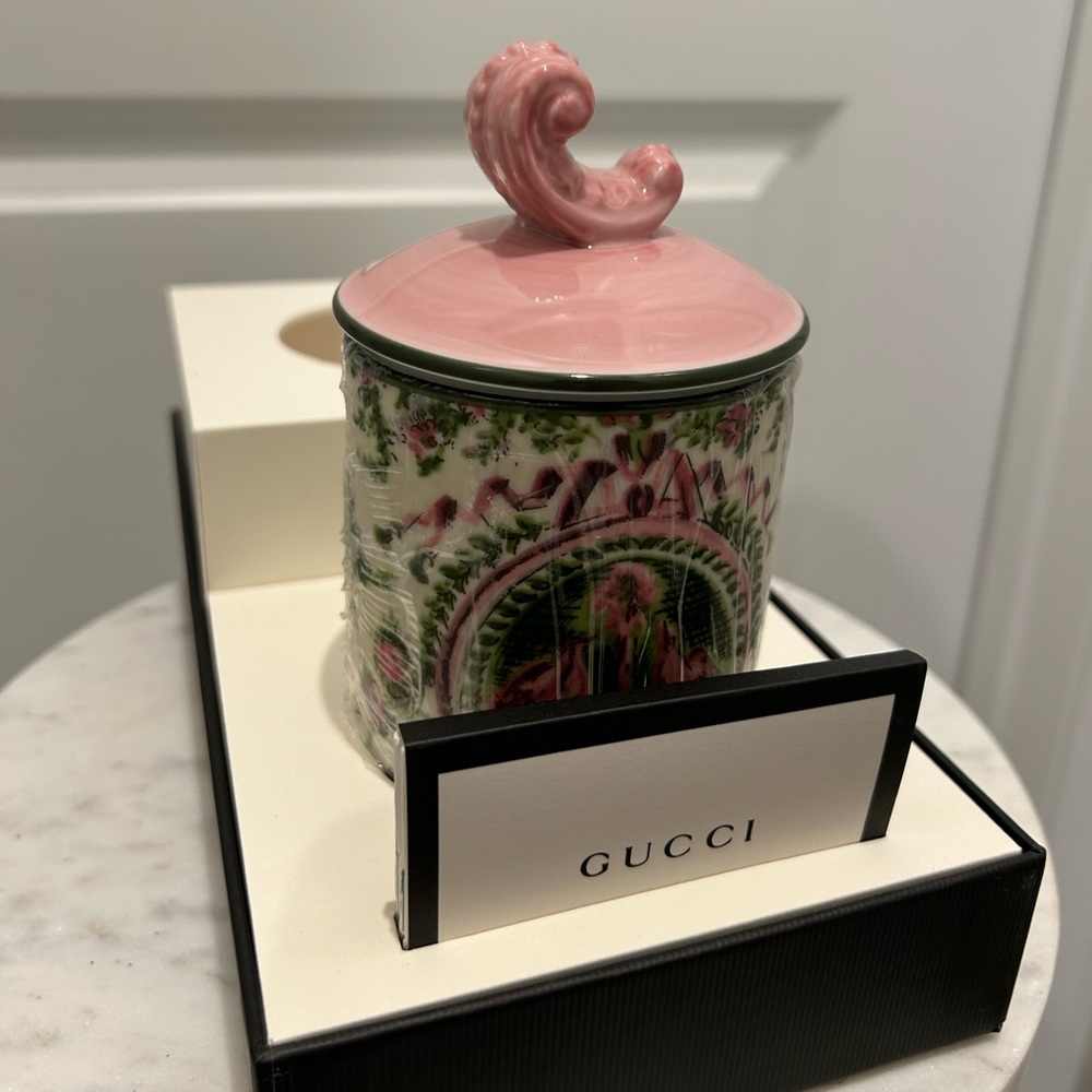 Gucci Fumus Cameo Scented Candle